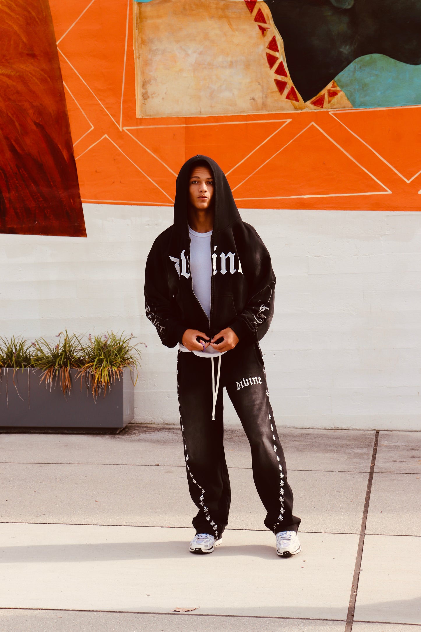 Divine Zip Up - BLACK